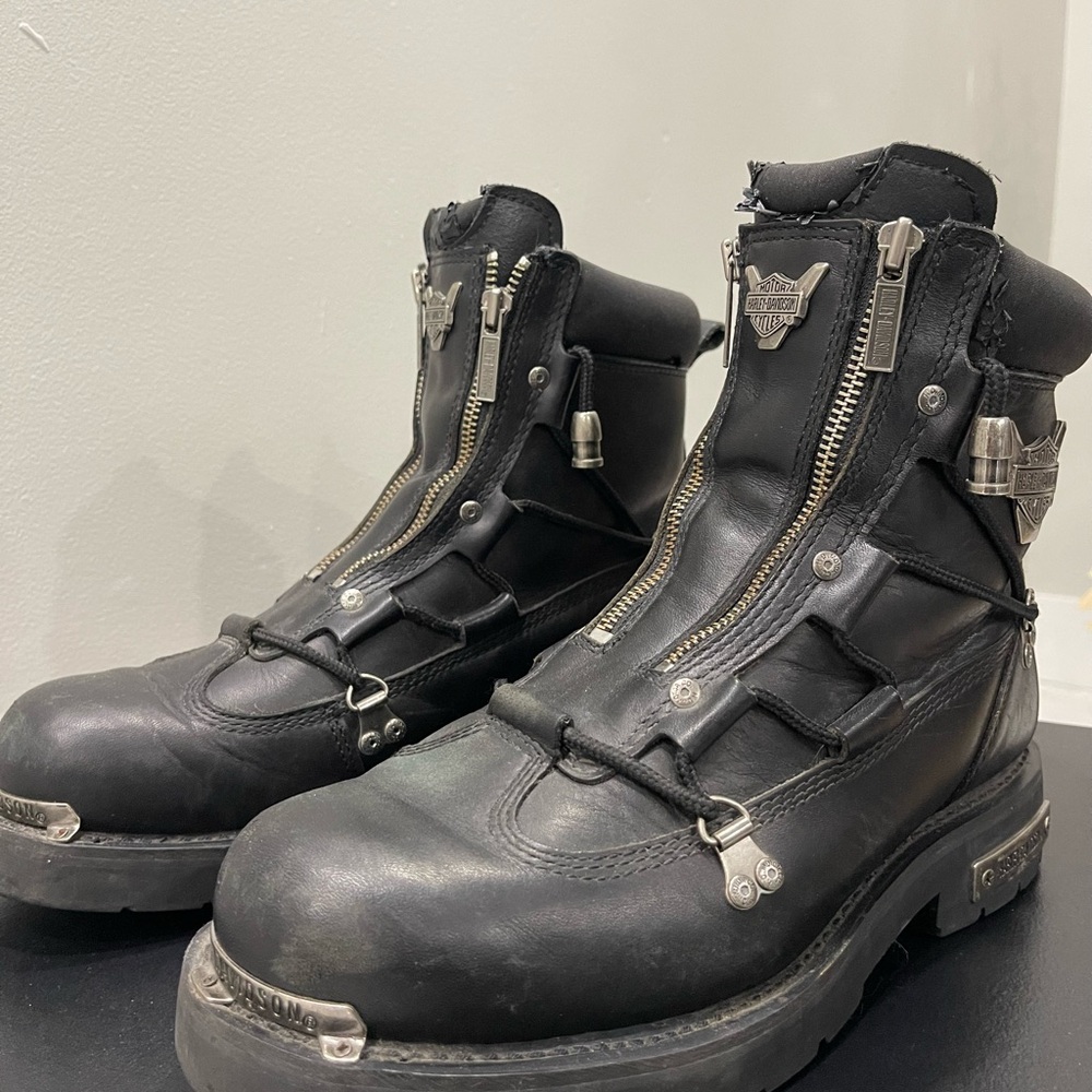 Harley-Davidson Black Leather Boots with Rugged Style